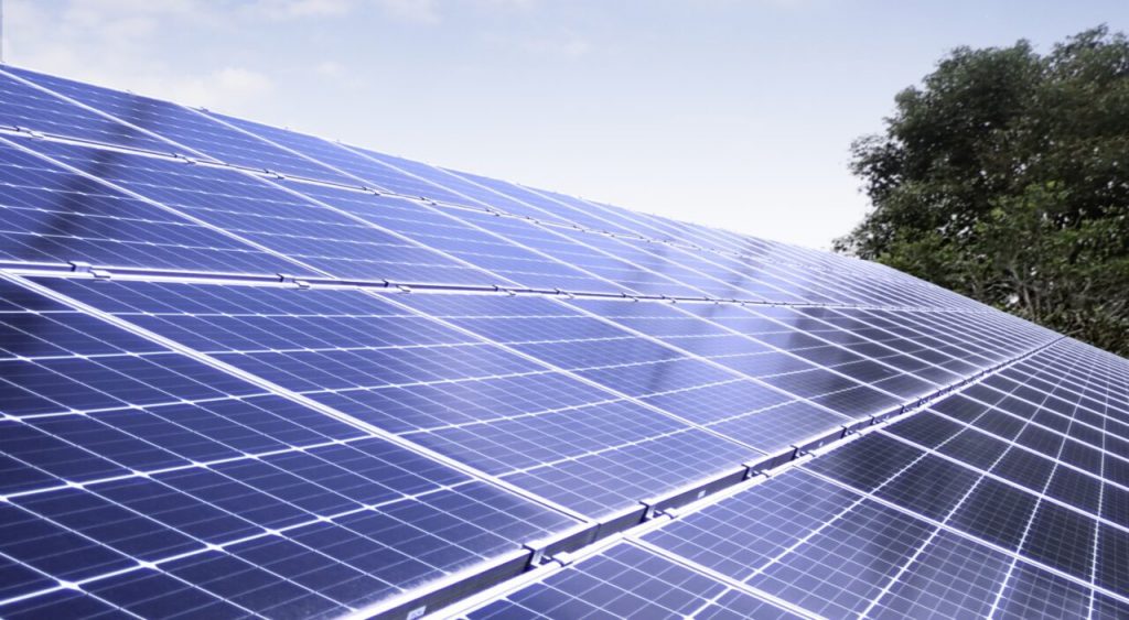 太陽光発電投資とは？投資初心者におすすめの５つの理由と３つの注意点